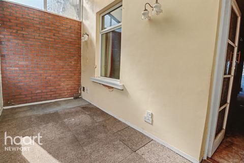 3 bed property, in Brynglas Road, £185,000