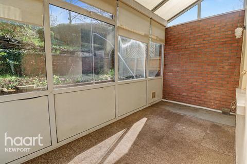 3 bed property, in Brynglas Road, £185,000