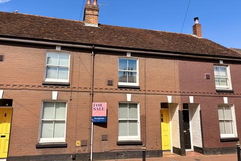 2 bed property, in Upper Brook Street, £400,000