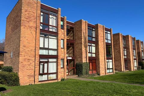 1 bed property, in Chester Road, £90,000