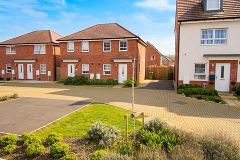 2 bed property, in Buckle Way, £235,000