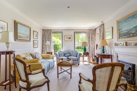 2 bed property, in Headbourne Worthy, £250,000