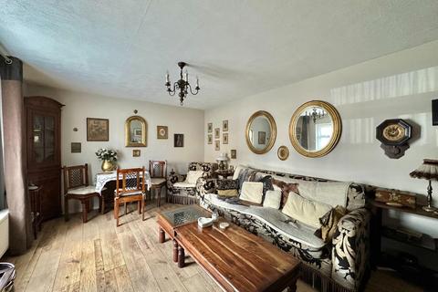 3 bed property, in Lych Gate Walk, £550,000