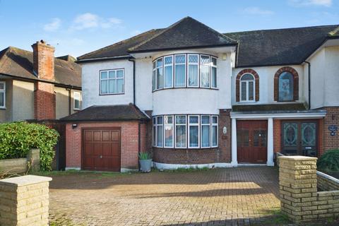 4 bed property, in Sheringham Avenue, £900,000