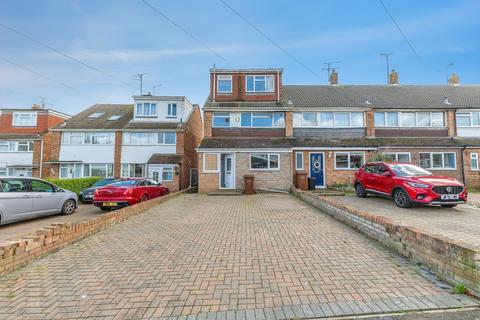 4 bed property, in Chestfield Close, £325,000