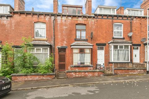 2 bed property, in Simpson Grove, £140,000