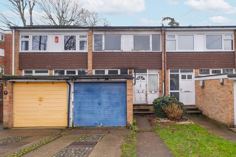 3 bed property, in Edward Close, £475,000