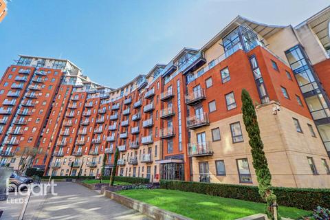 2 bed property, in Gotts Road, £170,000