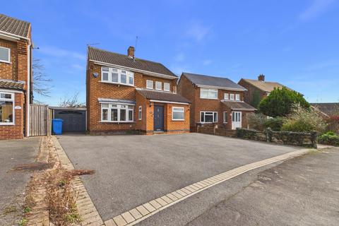 3 bed property, in Cadgwith Drive, £325,000