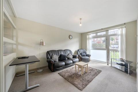1 bed property, in Alexandra Walk, £250,000
