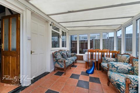 3 bed property, in Kellaway Road, £415,000