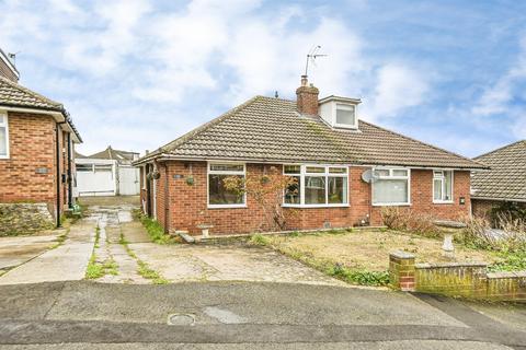 2 bed property, in Folly Drive, £280,000