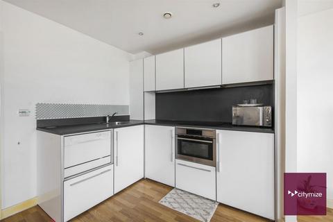 2 bed property, in High Road, £250,000