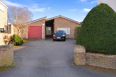3 bed property, in Ampthill Road, £575,000