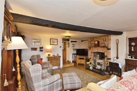 3 bed property, in Market Square, £475,000