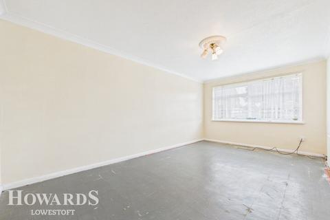 2 bed property, in Westwood Avenue, £170,000