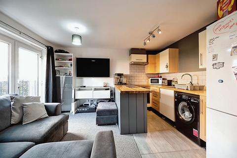 2 bed property, in Little Hackets, £110,000