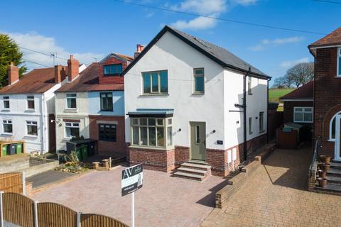 3 bed property, in Newbridge Road, £400,000