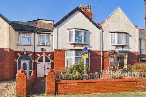 1 bed property, in Rosebery Avenue, £75,000