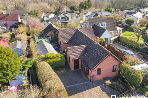 3 bed property, in White Horse Road, £435,000
