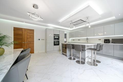 5 bed property, in Hadley Road, £1,100,000