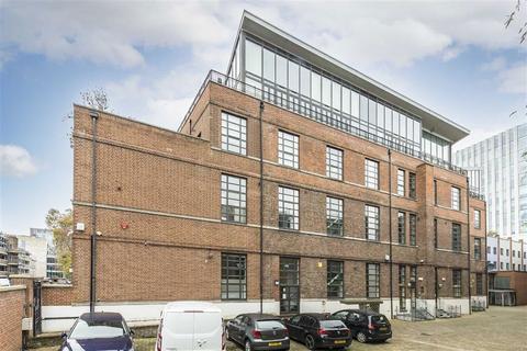 2 bed property, in Surrey Row, £800,000
