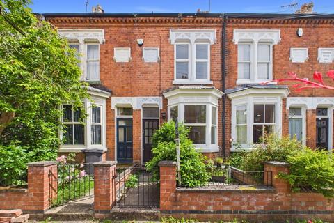 4 bed property, in Brookhouse Avenue, £238,500