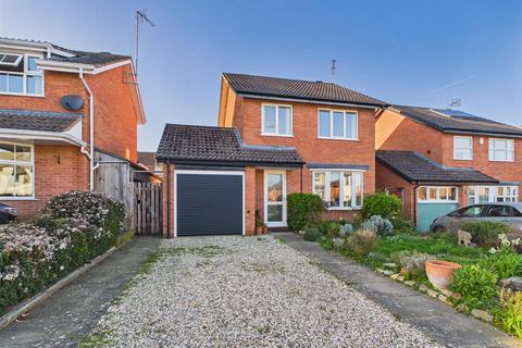 3 bed property, in Parsons Close, £350,000