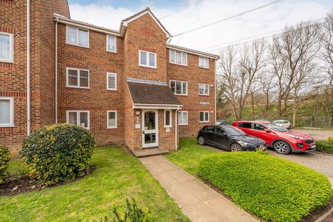 1 bed property, in Percy Gardens, £260,000