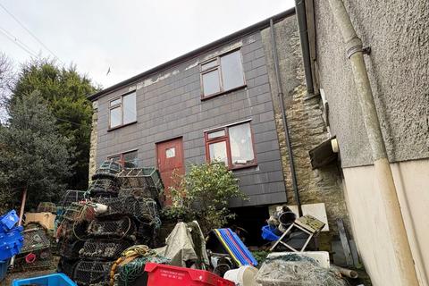 4 bed property, in 7 The Cliff, £100,000