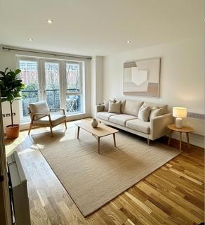 2 bed property, in Seven Kings Way, £399,950