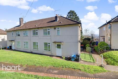 2 bed property, in Brynglas Close, £130,000