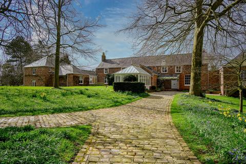 6 bed property, in Low Hall, £1,500,000