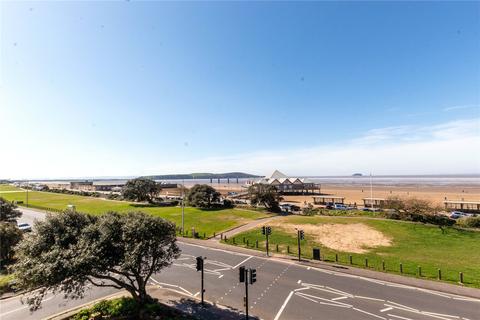 2 bed property, in Beach Road, £180,000
