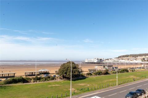2 bed property, in Beach Road, £180,000
