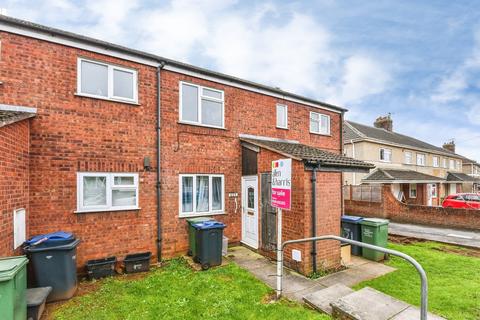 2 bed property, in Wood Lane, £120,000