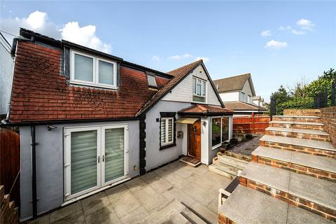 4 bed property, in Main Road, £775,000
