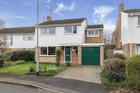 4 bed property, in The Paddock, £465,000