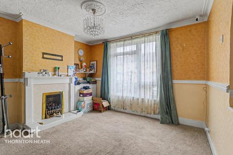 2 bed property, in Livingstone Road, £425,000