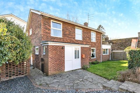 4 bed property, in Knights Way, £475,000