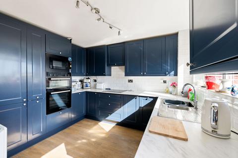 3 bed property, in Friars Way, £240,000