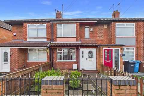 2 bed property, in Worcester Road, £100,000