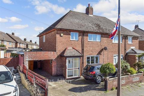 3 bed property, in Hall Crescent, £400,000