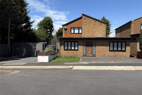 4 bed property, in Copse Hill, £665,000