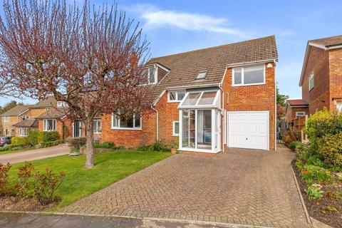 4 bed property, in Elm Trees, £650,000