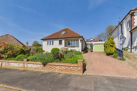 4 bed property, in Fryer Close, £700,000