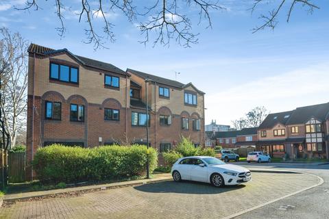 2 bed property, in Ashton Croft, £120,000