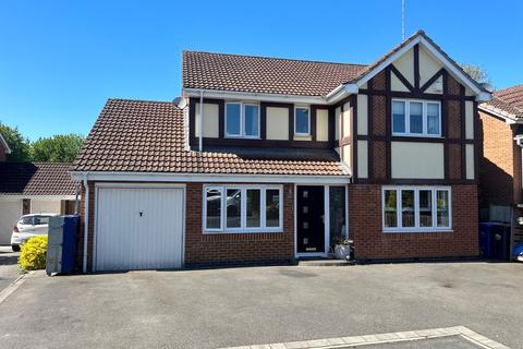 5 bed property, in Swallow Close, £450,000