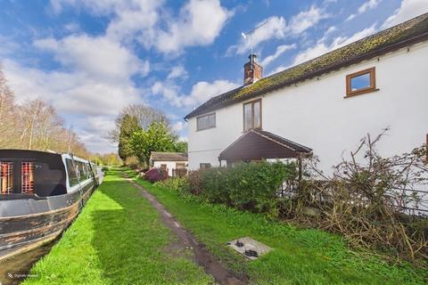 2 bed property, in Lichfield Road, £269,500