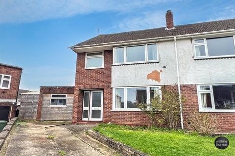 3 bed property, in Britten Close, £270,000